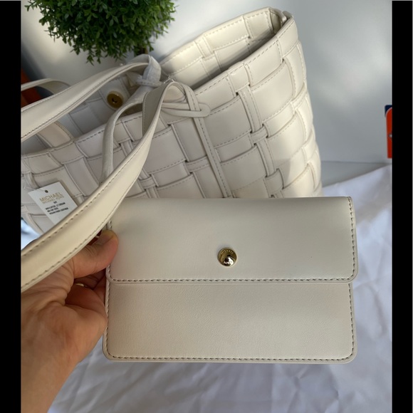 Michael Kors Ivy Medium East West Vegan Leather Tote Bag with wallet - Picture 5 of 12